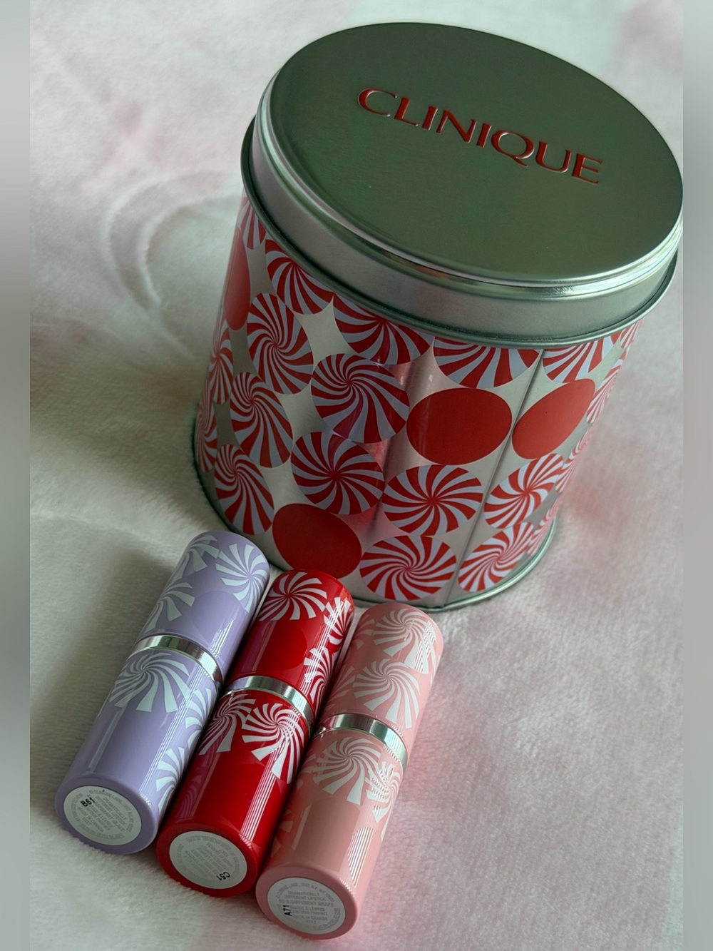 Clinique Dramatically Different Lipstick Trio with Collectible Tin
